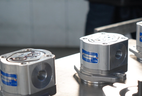 What are the disadvantages of hydraulic gear pump?